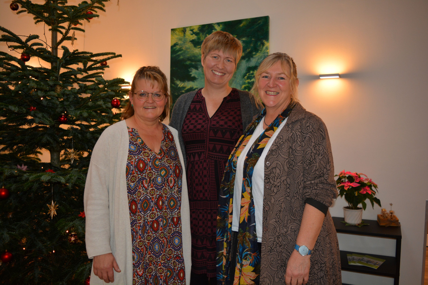 Hospiz Gruenderin Sabine Tiedtke rechts mit Birte Thelen inks und Ulrike Pein Mitte vom Psychosozialen Dienst