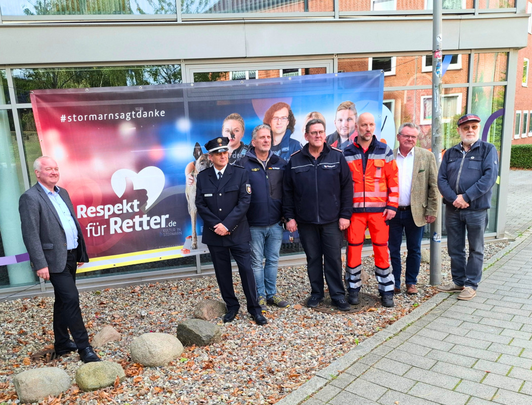 Beschaedigtes Banner Respekt fuer Retter Kreis Stormarn
