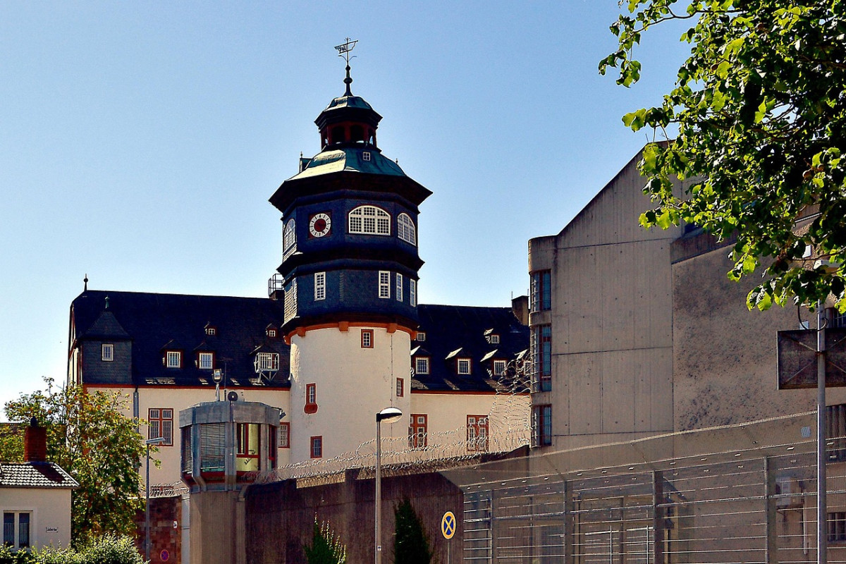 geros prison 4407496 1280
