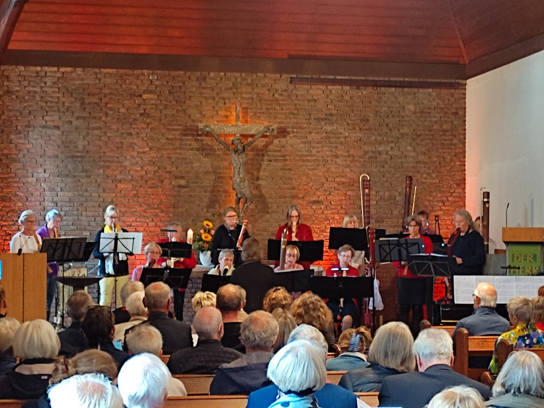 11 38 20220917 Ensemble Viiielfloeoeoetig in Tangstedt